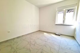 PRIZEMNI STAN SA KRASNOM TERASOM, Crikvenica, Appartement