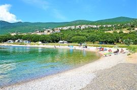 GRAĐEVINSKI TEREN UDALJEN SAMO 500m OD MORA, Novi Vinodolski, Land