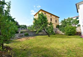 KUĆA U ŠIREM CENTRU GRADA SA OKUĆNICOM OD 1100m2, Novi Vinodolski, House