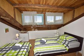 POREČ - prekrasan stan s pogledom na more 5 km od centra, Poreč, Apartamento