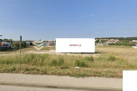 Istra, Pula, veliko  građevinsko zemljište  5000 m2 - industrijska zona, Pula, Земля
