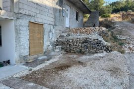 ČIOVO (ARBANIJA) - KUĆA ZA RENOVACIJU BLIZU MORA, Trogir - Okolica, Дом