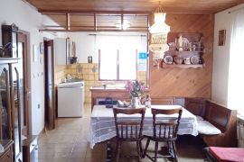Kuća u nizu za adaptaciju na dobroj lokaciji, Valbandon, Istra, Fažana, Famiglia