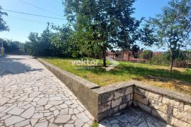 Marinići, etaža sa 430m2 okućnice, Viškovo, Flat