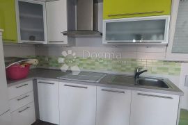 Dvoetažni apartman blizu mora, Rab, Apartamento