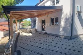 Dvoetažni apartman blizu mora, Rab, Kвартира