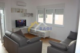 Dvije ville-7 soba-880m2-Stara Novalja-prodaja, Novalja, Flat