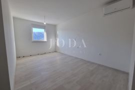 Crikvenica, zaleđe, prvi kat, trosobni stan, Vinodolska Općina, Apartamento