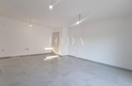 CRIKVENICA, zaleđe, stan 72m2 sa okućnicom, Vinodolska Općina, Appartment