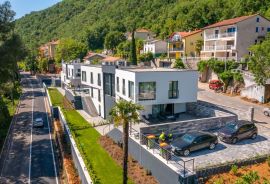 OPATIJA, MOŠĆENIČKA DRAGA – dvije nove vile s bazenom, 410m2 + 225m2 s vrtom, namještajem i wellnessom, Mošćenička Draga, بيت