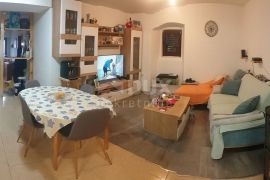 KRALJEVICA - ADAPTIRANI STAN U PRIZEMLJU S OKUĆNICOM, Kraljevica, Wohnung