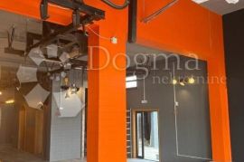 POSLOVNO STAMBENI OBJEKAT 1300M2, Trogir - Okolica, Propiedad comercial