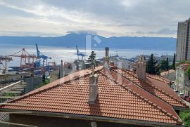 Prodaja stana za adaptaciju u vili na Krimeji 3S+DB 87 m2, Rijeka, Appartement