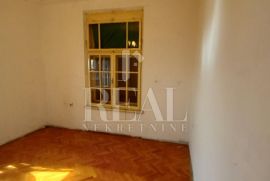 Prodaja stana za adaptaciju u vili na Krimeji 3S+DB 87 m2, Rijeka, Appartement