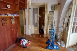 Prodaja stana za adaptaciju u vili na Krimeji 3S+DB 87 m2, Rijeka, Apartamento