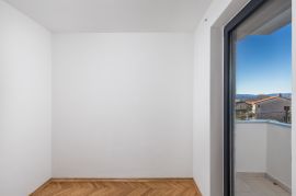 Prodaja stana u Malinskoj 3S+DB   88 M2 200 metara od mora, Malinska-Dubašnica, Appartamento
