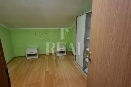 Prodaja moderno uređenog stana u centru Viškova  84.50 m2 3S+DB, Viškovo, Flat