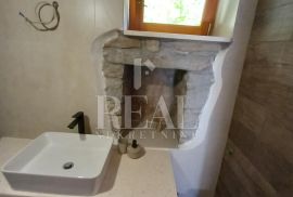 Prodaja adaptirane kamene kuće kraj Grožnjana P+1+VP  165 M2, Oprtalj, House