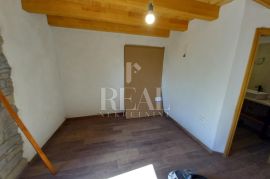 Prodaja adaptirane kamene kuće kraj Grožnjana P+1+VP  165 M2, Oprtalj, House