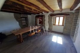 Prodaja adaptirane kamene kuće kraj Grožnjana P+1+VP  165 M2, Oprtalj, Maison