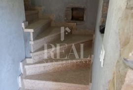 Prodaja adaptirane kamene kuće kraj Grožnjana P+1+VP  165 M2, Oprtalj, House