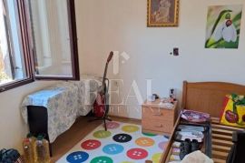 Prodaja stana s okućnicom u Klenovici 2S+DB  60 M2, Novi Vinodolski, Wohnung