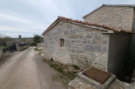 Periferna lokacija prekrasne istarske kamene kuće u malom selu sa pogledom na more, Sveti Lovreč, Haus