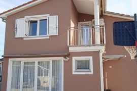 Lijepa obiteljska kuća na prodaju, Pula, Istra, Pula, Famiglia