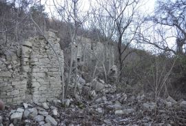 Kompleks građevinskog i poljoprivrednog zemljišta, Buzet, Istra, Buzet, Terreno