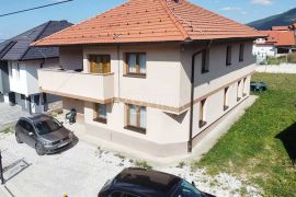 Kuća na dva sprata sa ograđenim dvorištem Hotonj, Vogošća, House