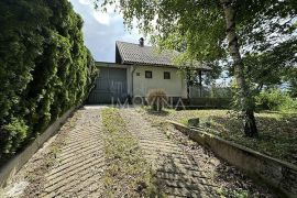 Kuća sa lijepo uređenom okućnicom Rakovica, Ilidža, House