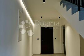 Moderni dvosobni stan s privatnim parkingom (S2), Tar-Vabriga, Appartement