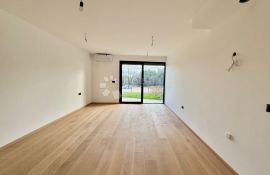 Moderni dvosobni stan s privatnim parkingom (S1), Tar-Vabriga, Appartment