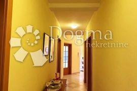 Predivna kuća s okućnicom u okolici Marčane - PRILIKA!, Marčana, House