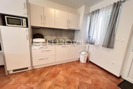 Istra, Medulin - namješteni prizemni dvosobni apartman A, NKP 63.50 m2, 200 m od mora, Medulin, Appartment