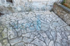 Dobrinj, otok Krk, okolica, autohtona kamena kuća sa bazenom i okućnicom, Dobrinj, Ev
