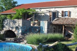Dobrinj, okolica, samostojeća kamena kuća sa bazenom i okućnicom, Dobrinj, Σπίτι