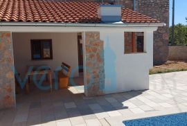 Otok Krk, Dobrinj, okolica, renovirana kamena kuća s bazenom, Dobrinj, House