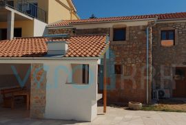 Otok Krk, Dobrinj, okolica, renovirana kamena kuća s bazenom, Dobrinj, House