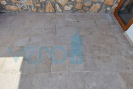 Otok Krk, Dobrinj, okolica, renovirana kamena kuća s bazenom, Dobrinj, Ev