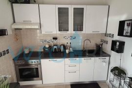 Krk, šira okolica, stan 55m2, okućnica 59m2, prodaja, Krk, Wohnung