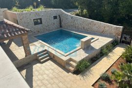 Uvala Soline, okolica, Moderna kamena vila sa bazenom, 200 m2, prodaja, Dobrinj, Дом