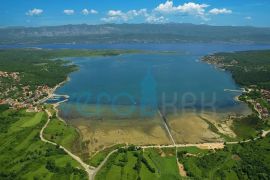 Otok Krk, Soline, stan u prizemlju od 100m2, 150m do mora, prodaja, Dobrinj, Appartement