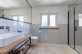 Grad Krk, Mediteranska villa s bazenom na top lokaciji, prodaja, Krk, Дом