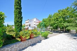 Otok Krk, Malinska, Osebujna villa s parkom i bazenom na odličnoj lokaciji, prodaja, Malinska-Dubašnica, Ev