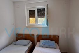 Otok Krk, Njivice, novi stan 33 m2 s pogledom na more i okućnicom, prodaja, Krk, Flat