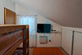 Uvala Soline, otok Krk, dvoetažni stan 89 m2 sa pogledom na more i okućnicom, Dobrinj, Apartamento