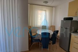 Uvala Soline, otok Krk, dvoetažni stan 89 m2 sa pogledom na more i okućnicom, Dobrinj, Apartamento