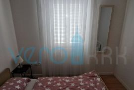 Uvala Soline, otok Krk, dvoetažni stan 89 m2 sa pogledom na more i okućnicom, Dobrinj, Appartment