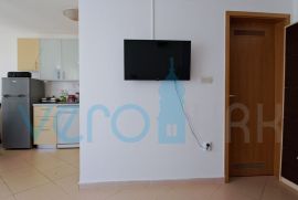 Uvala Soline, otok Krk, dvoetažni stan 89 m2 sa pogledom na more i okućnicom, Dobrinj, Appartment